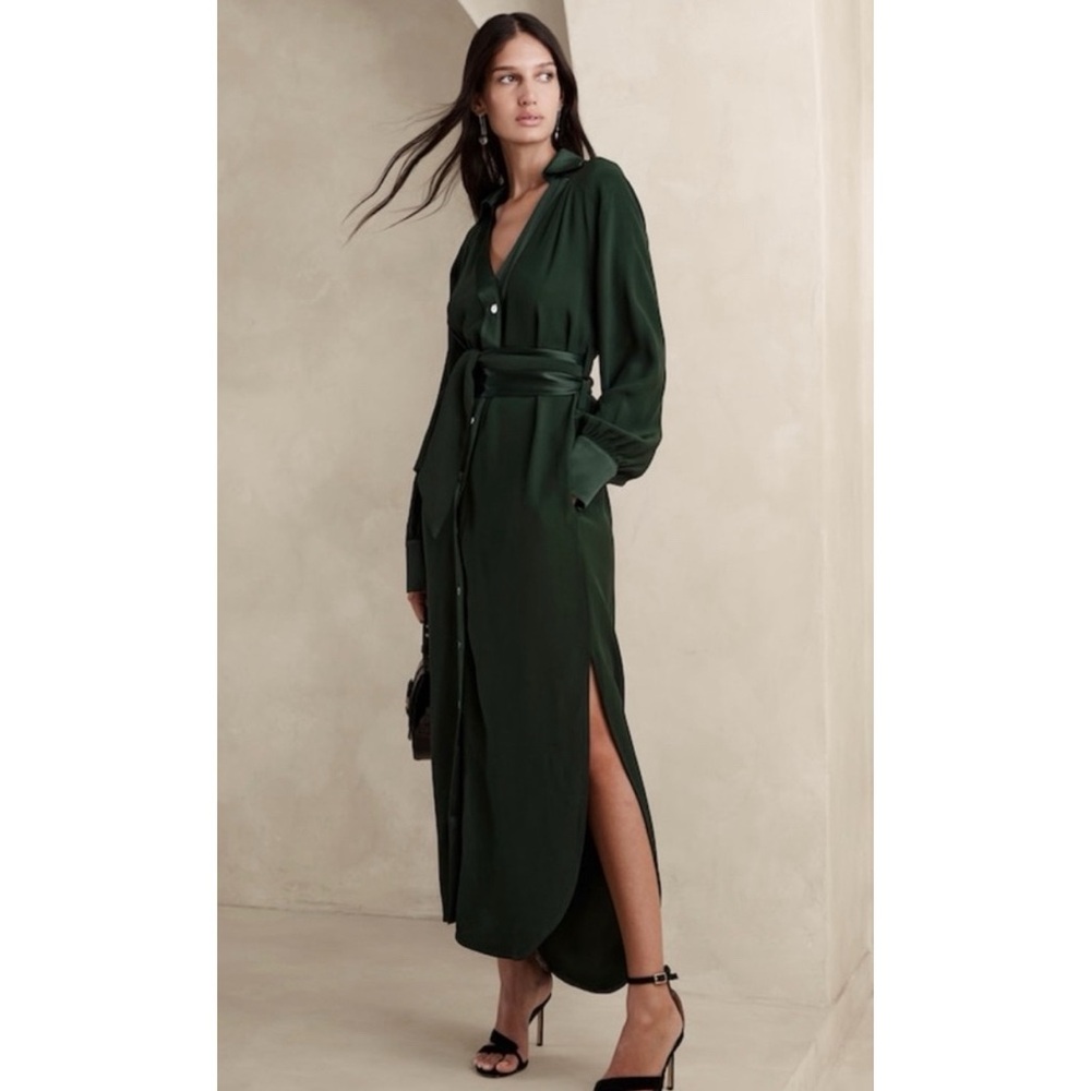 {Banana Republic} Exquisite XS Emerald Green V-Neck Dress 100% Viscose Rayon